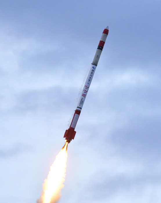 神奈川大学と協同で打ち上げたハイブリッドロケット